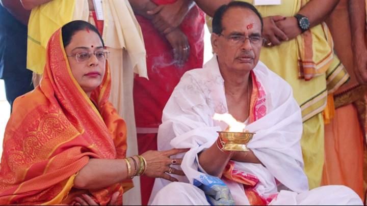मुख्यमंत्री श्री चौहान ने ओंकारेश्वर में वैदिक रीति-रिवाज से पूजा अर्चना की